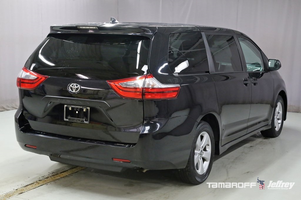 Vehicle image 5 of 22
