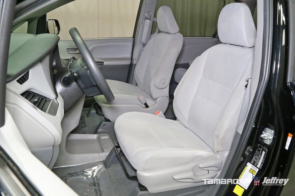 Vehicle image 9 of 22