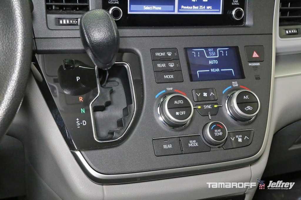 Vehicle image 16 of 22