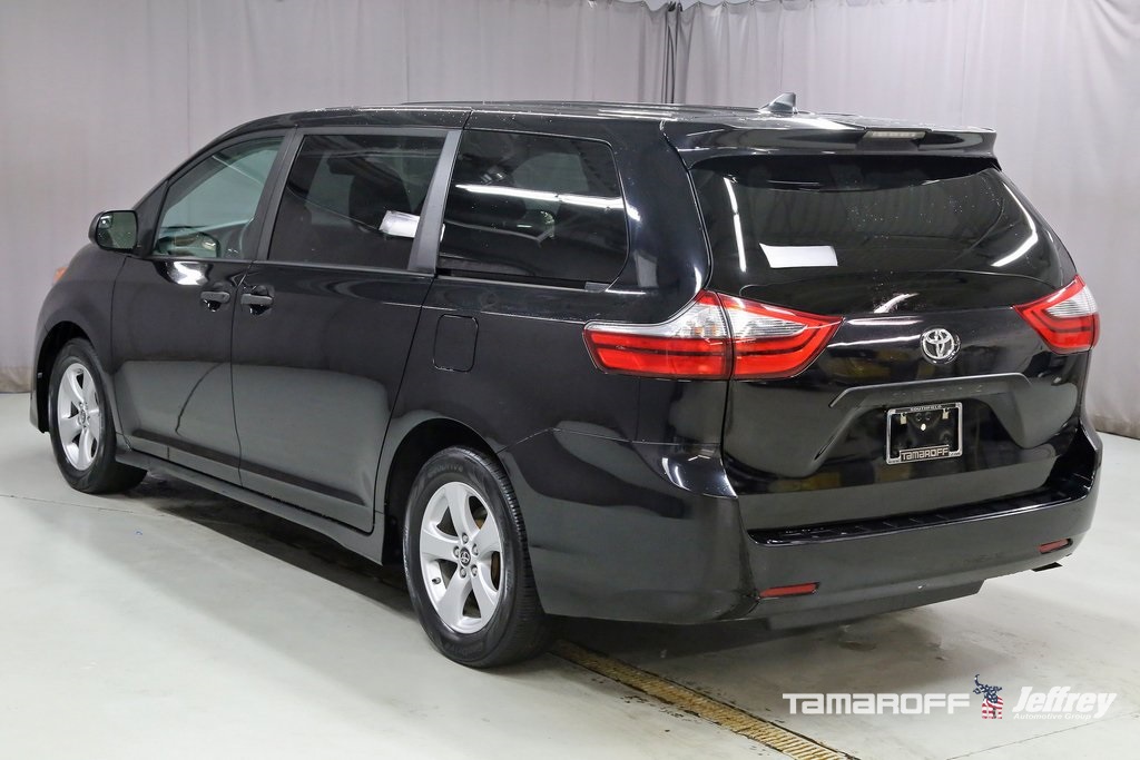 Vehicle image 7 of 22