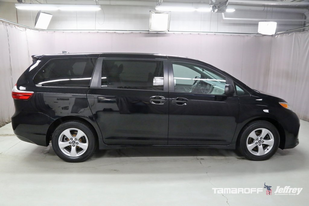 Vehicle image 4 of 22
