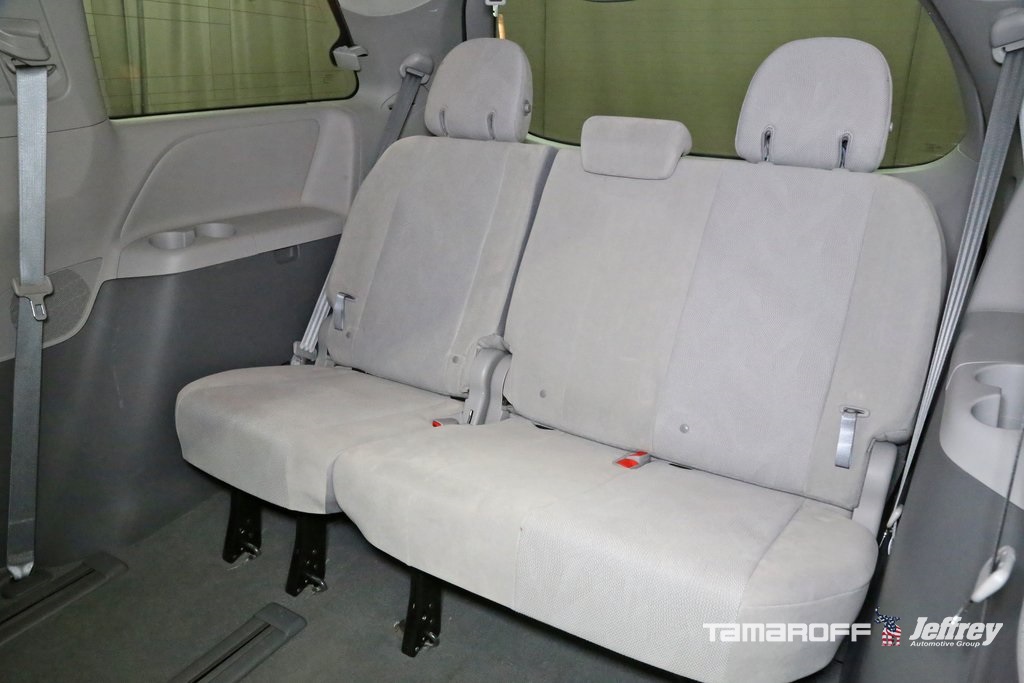 Vehicle image 18 of 22