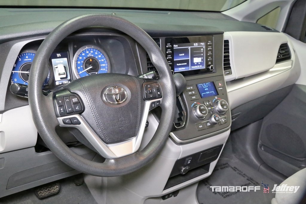 Vehicle image 8 of 22