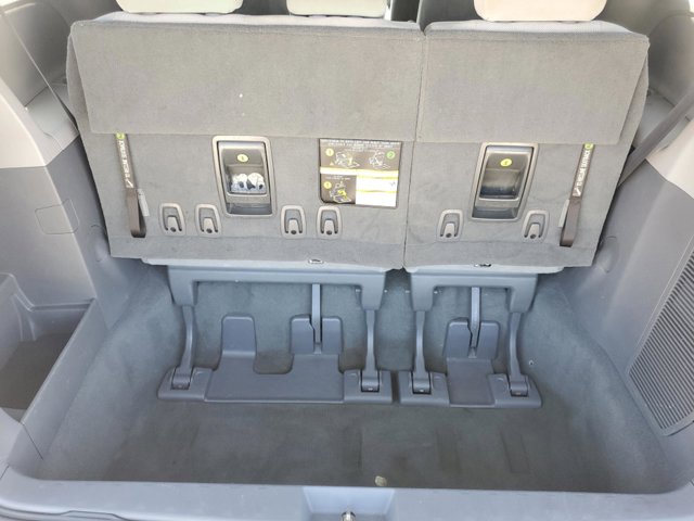 Vehicle image 27 of 30