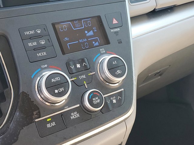 Vehicle image 19 of 30