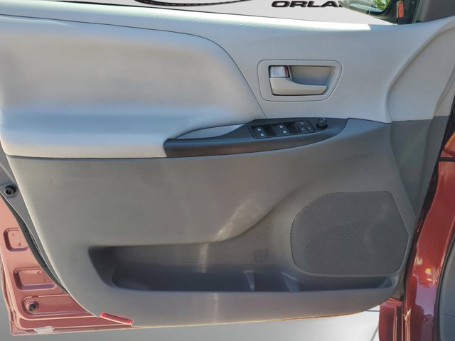 Vehicle image 25 of 30