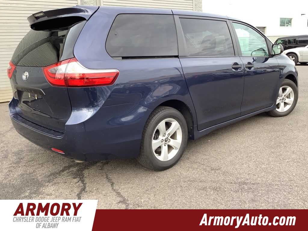 Vehicle image 4 of 39