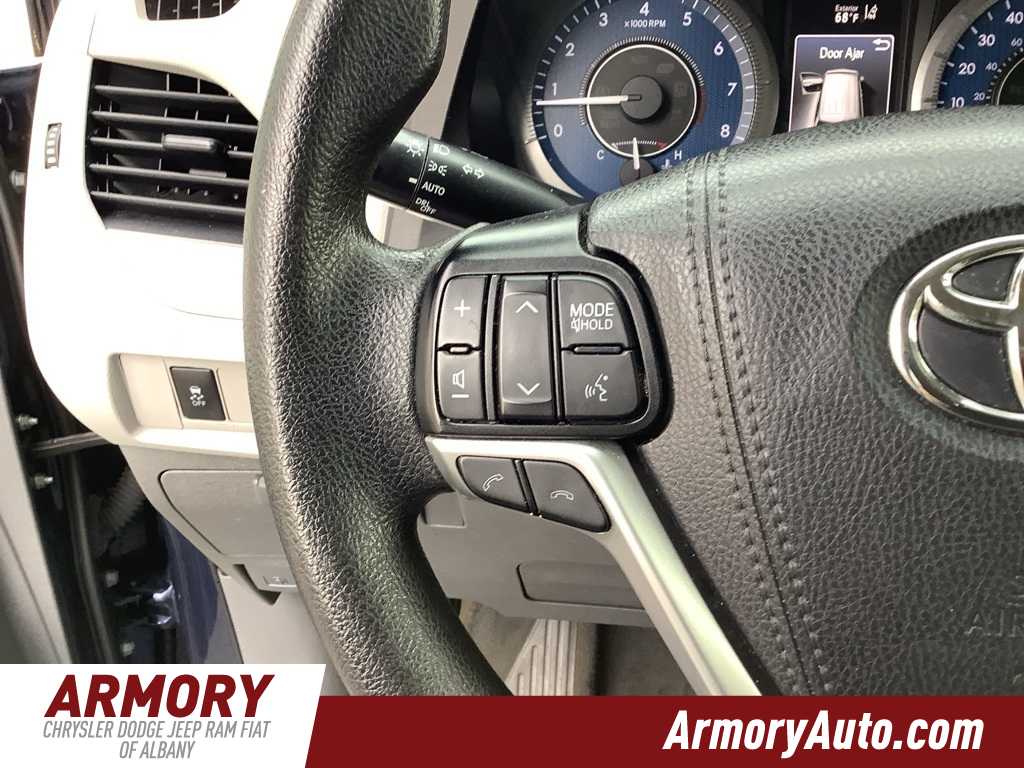 Vehicle image 13 of 39