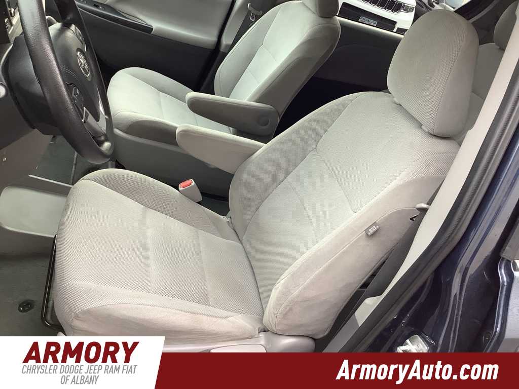 Vehicle image 10 of 39