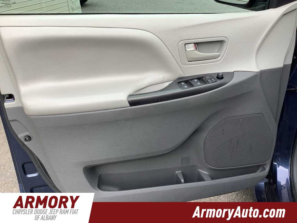 Vehicle image 7 of 39