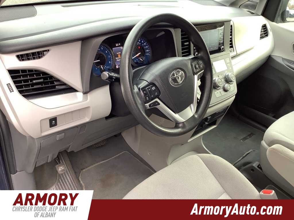 Vehicle image 9 of 39