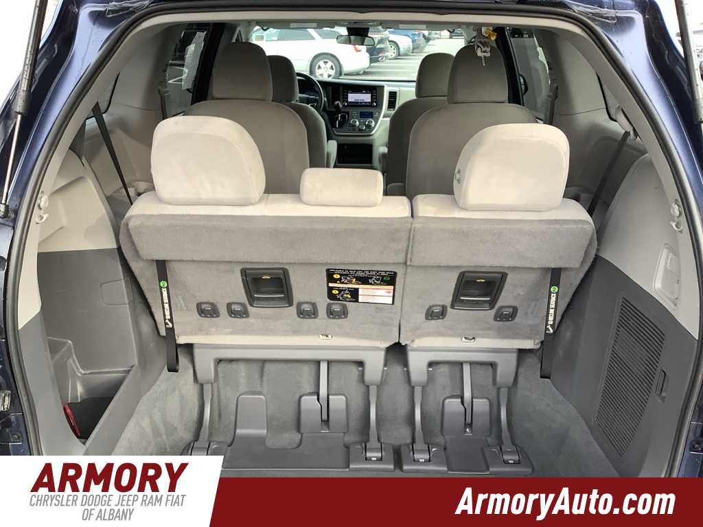 Vehicle image 27 of 39