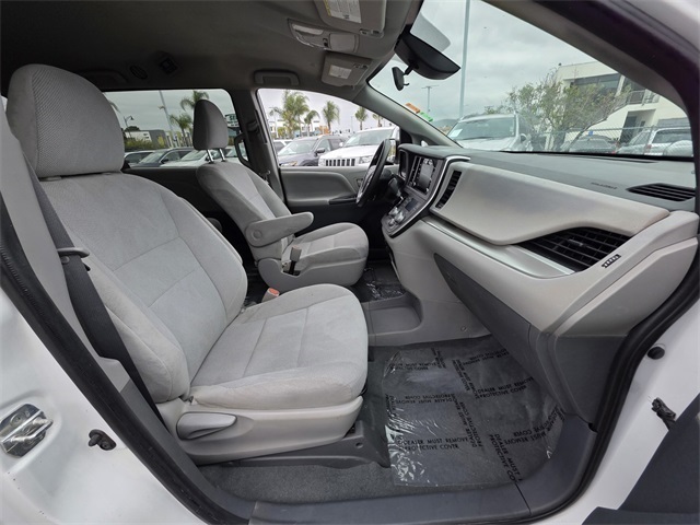 Vehicle image 16 of 37