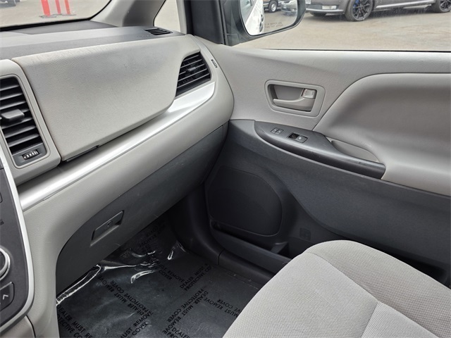 Vehicle image 22 of 37