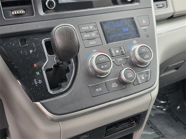 Vehicle image 24 of 37