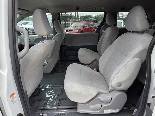 Vehicle image 15 of 37