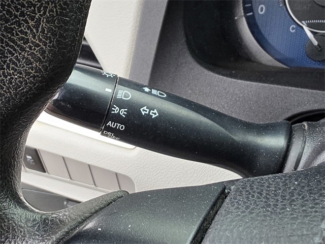 Vehicle image 33 of 37