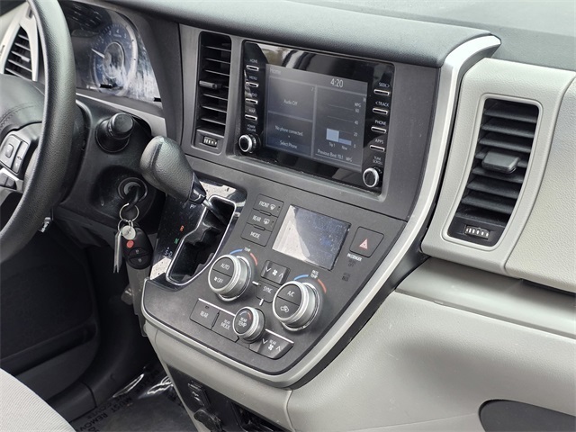 Vehicle image 34 of 37
