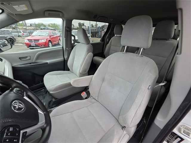 Vehicle image 14 of 37