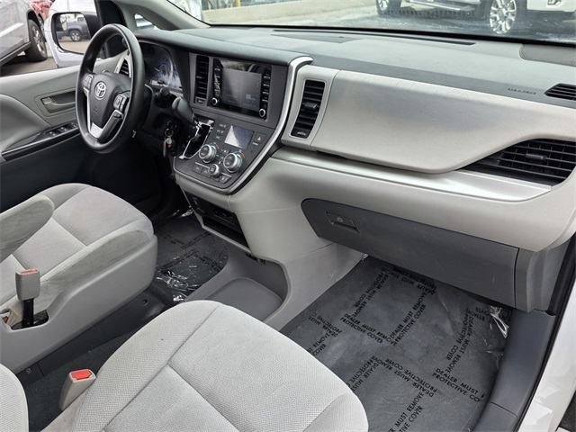 Vehicle image 19 of 37
