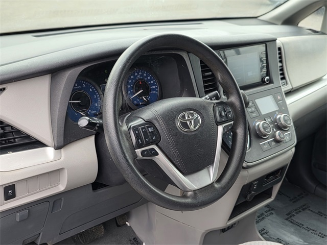 Vehicle image 20 of 37