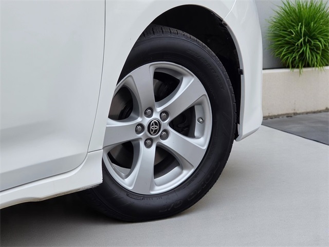 Vehicle image 8 of 37
