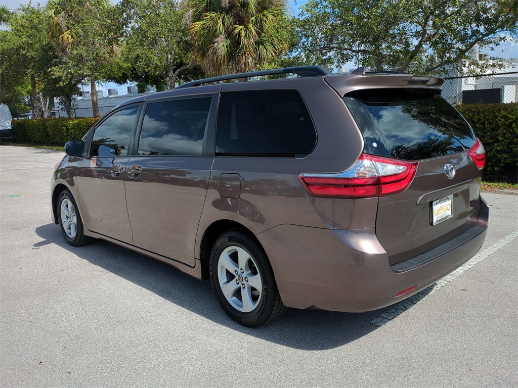 Vehicle image 8 of 29