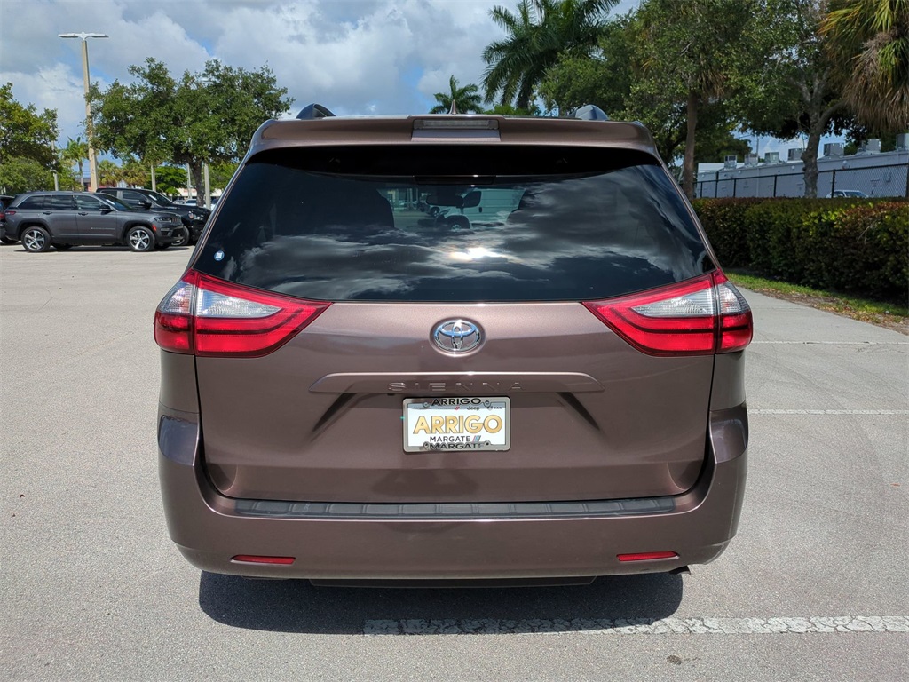 Vehicle image 7 of 29