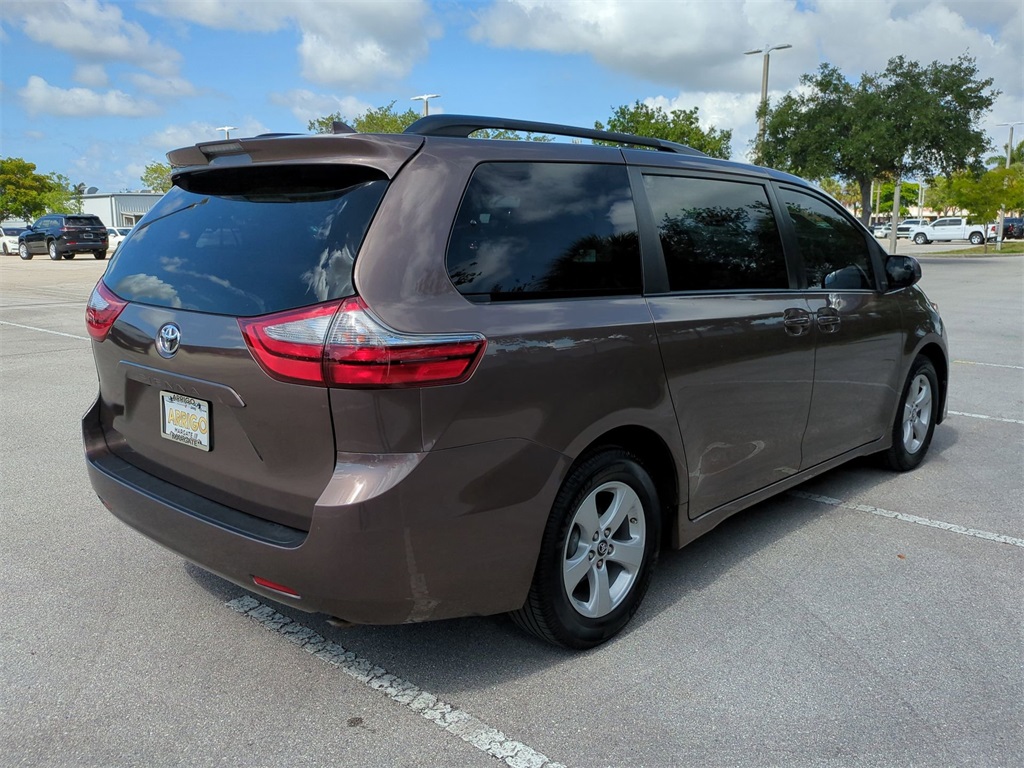 Vehicle image 6 of 29