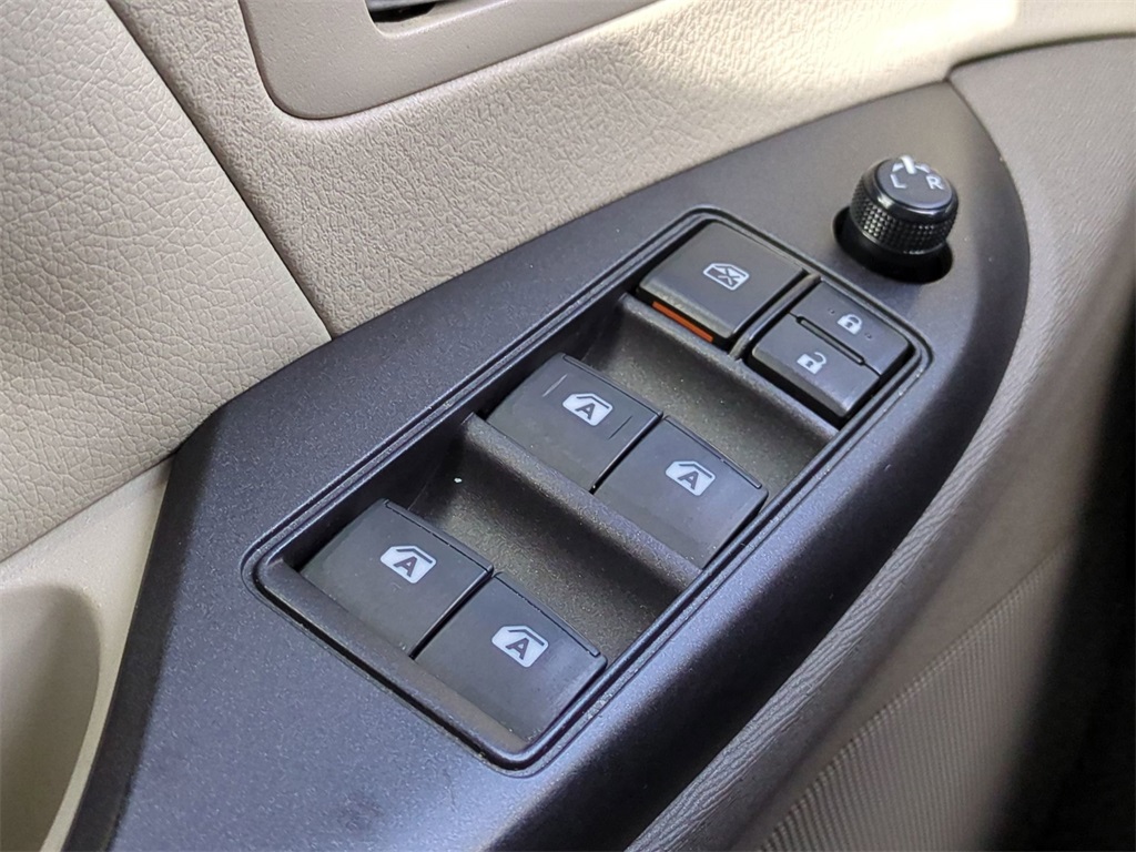 Vehicle image 23 of 29