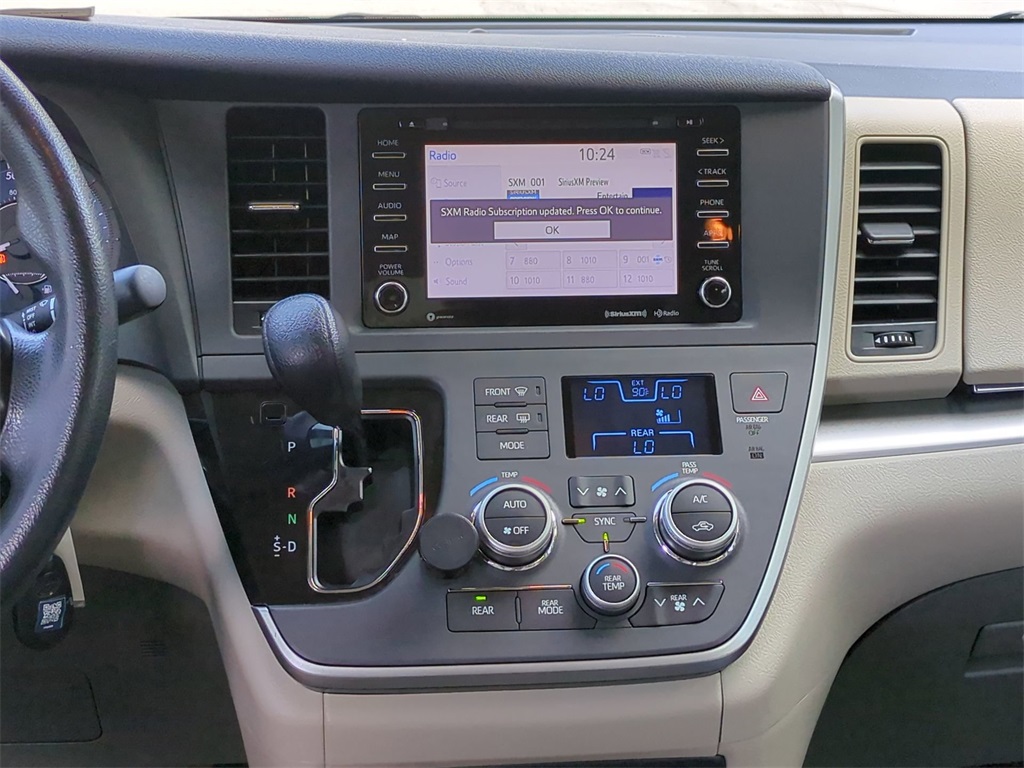 Vehicle image 18 of 29