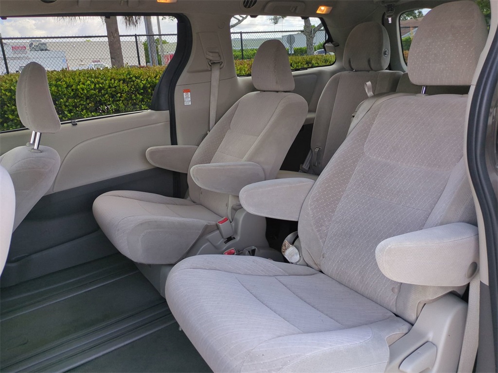 Vehicle image 12 of 29