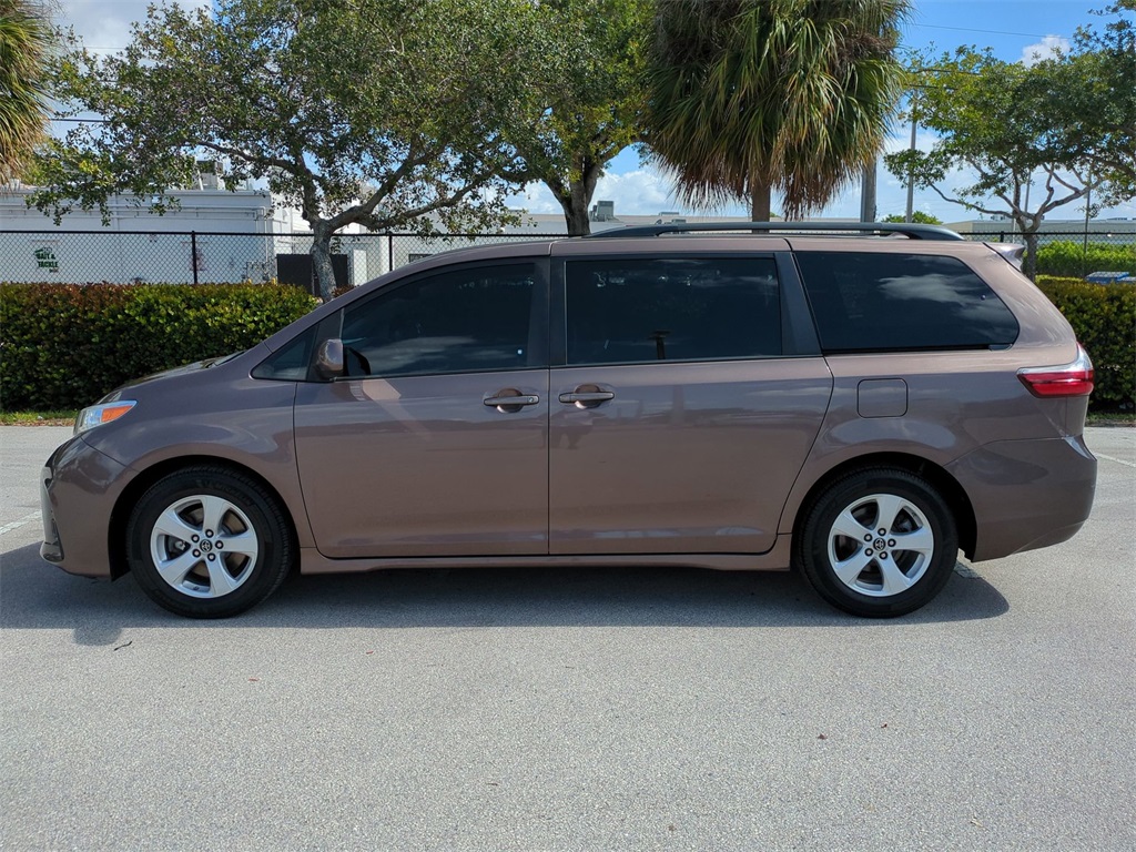 Vehicle image 9 of 29