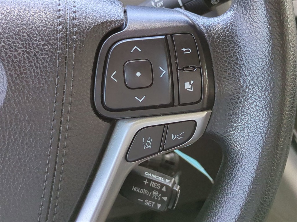 Vehicle image 26 of 29