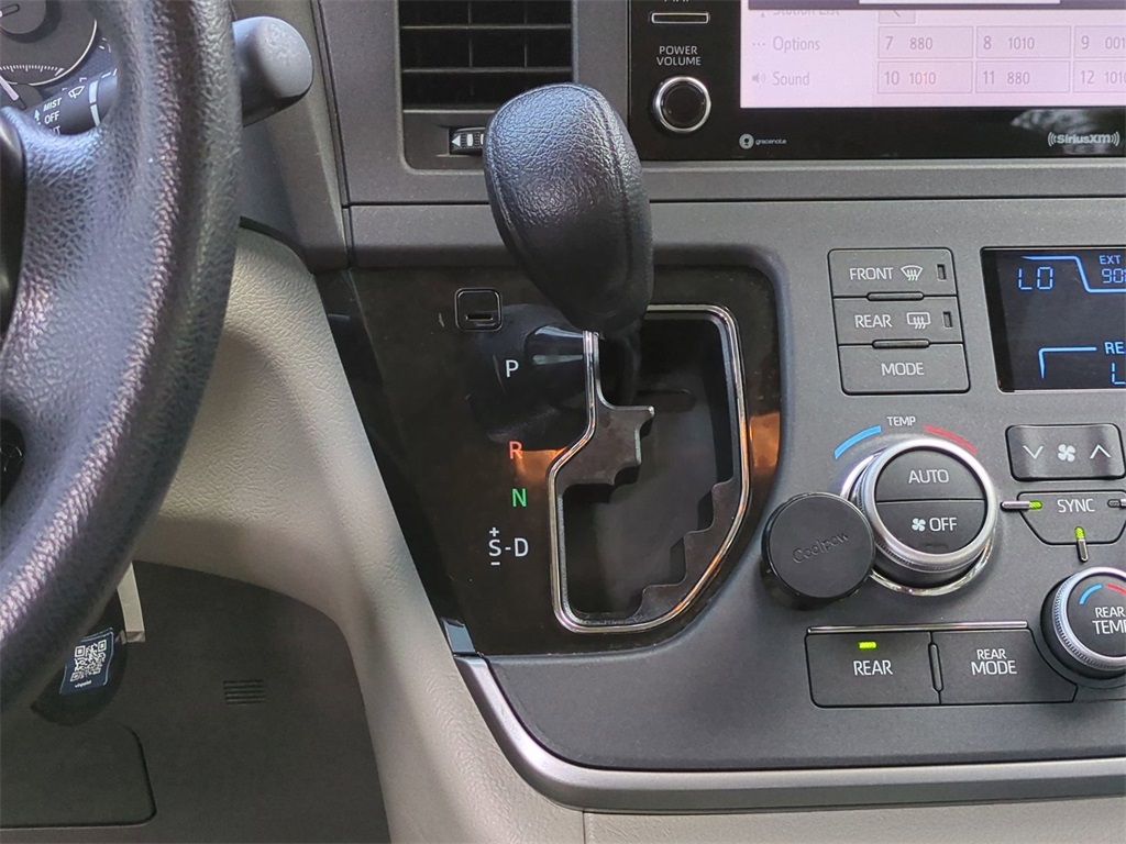 Vehicle image 19 of 29