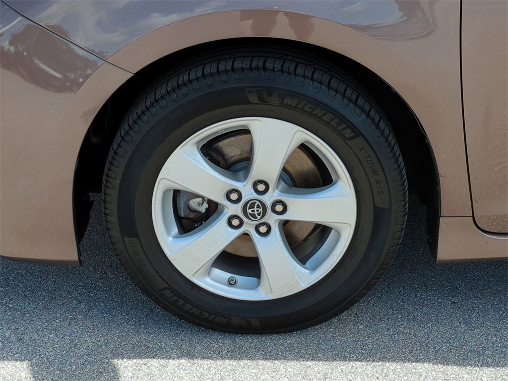 Vehicle image 10 of 29