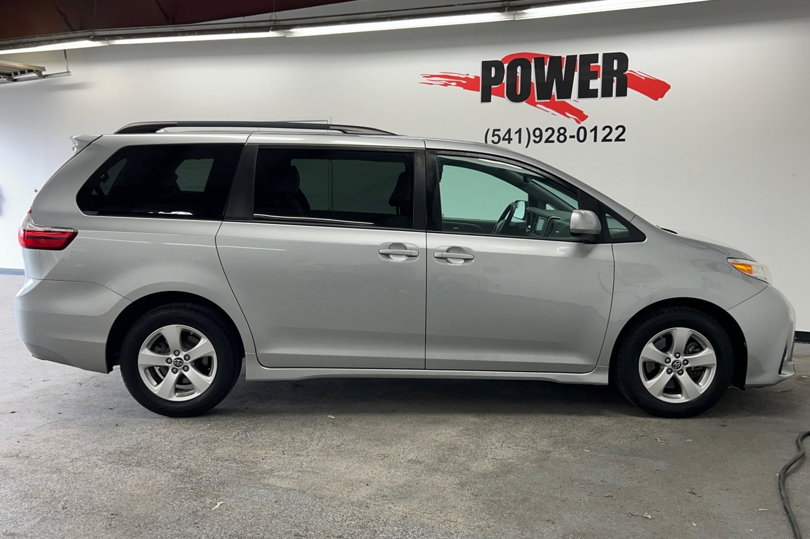 Vehicle image 4 of 27