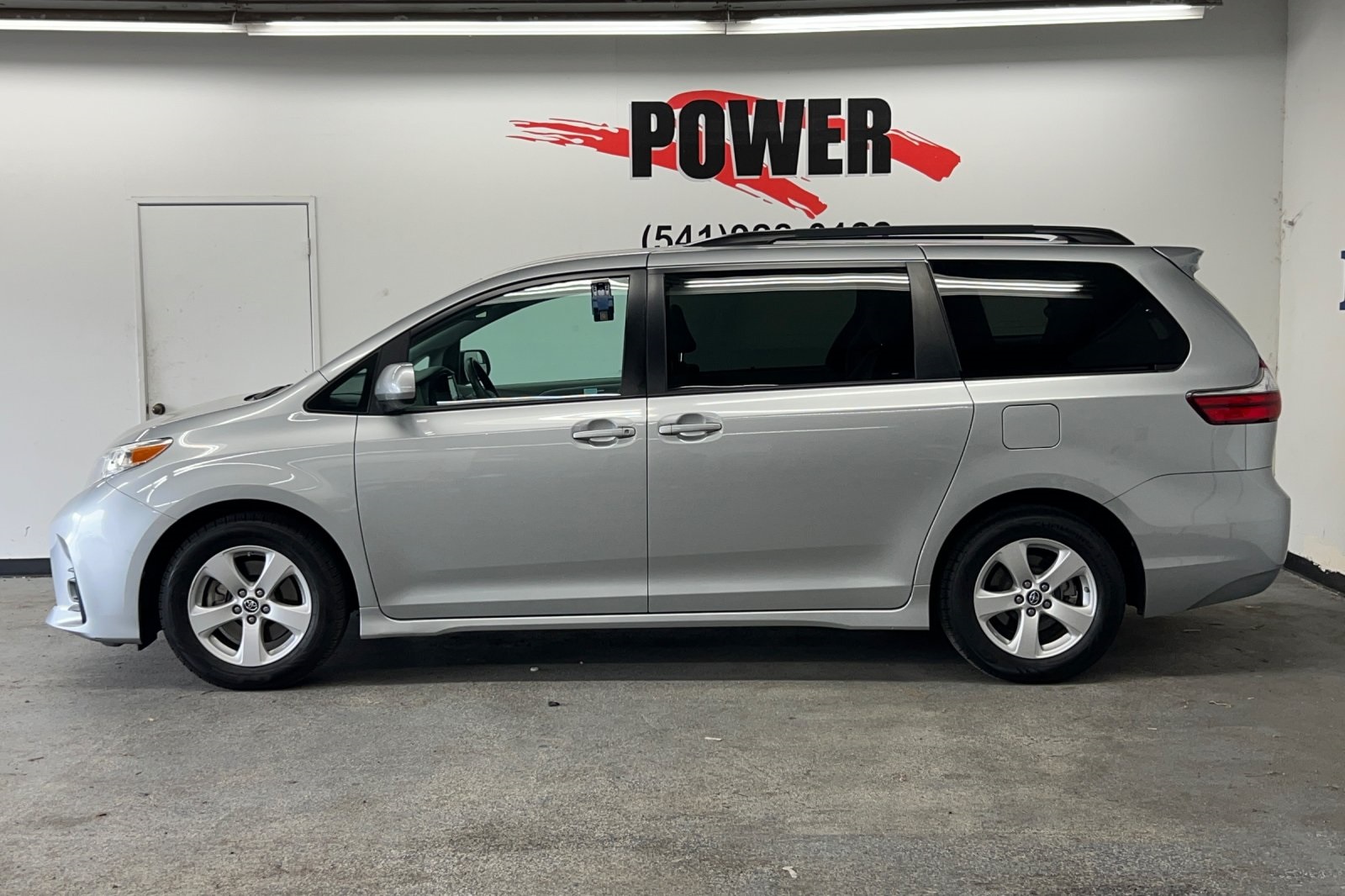 Vehicle image 8 of 27