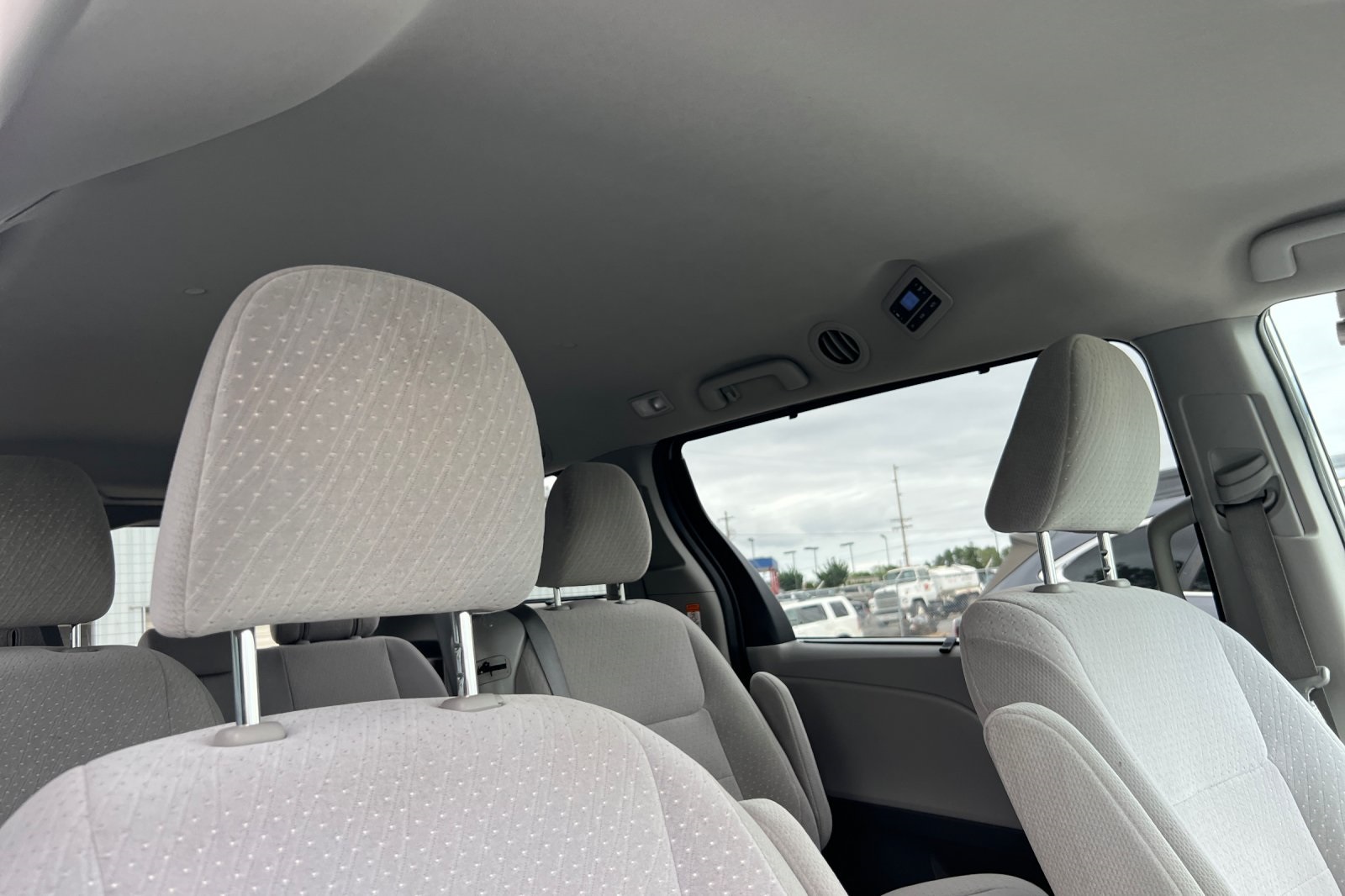 Vehicle image 17 of 27