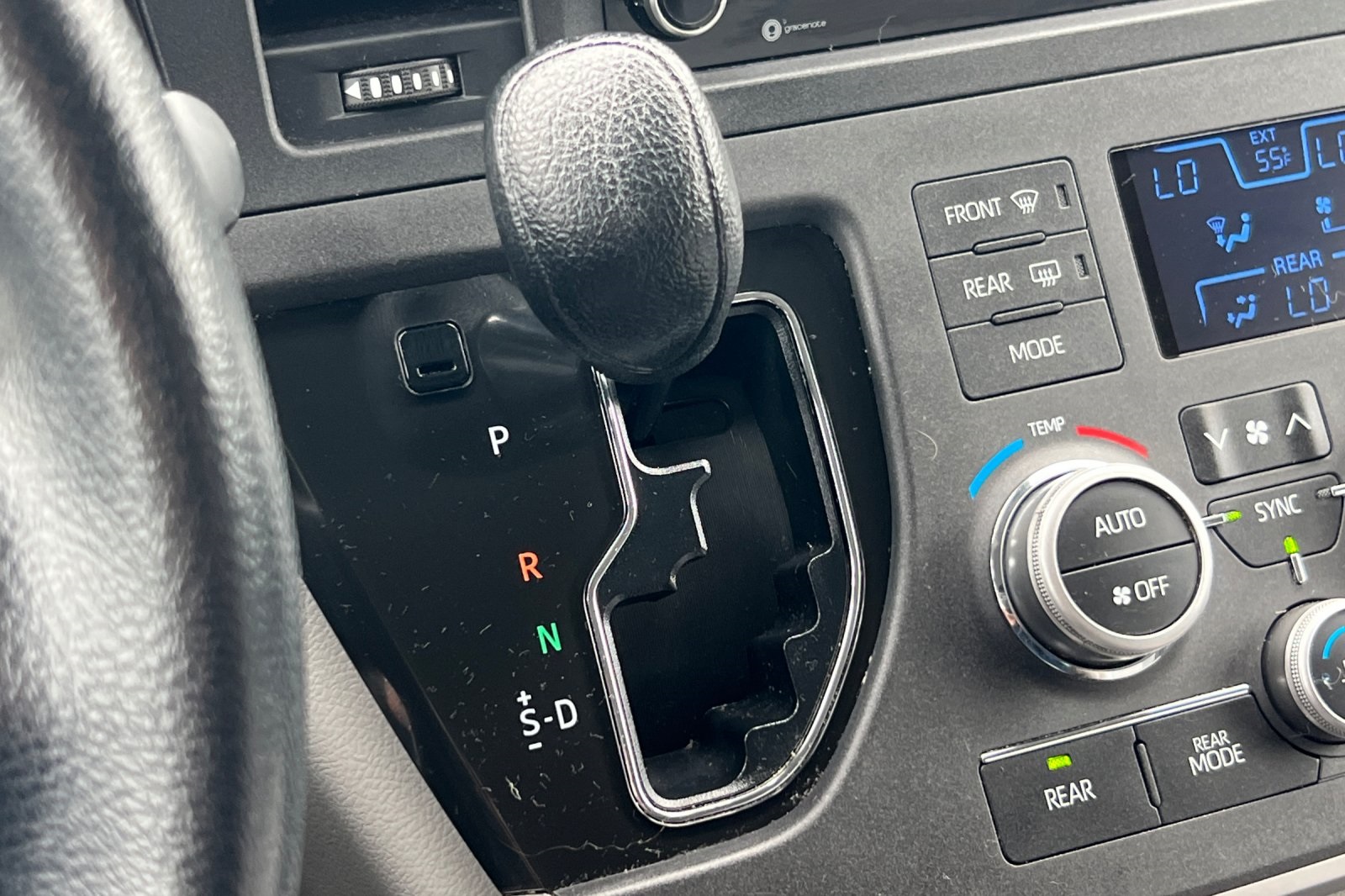 Vehicle image 21 of 27