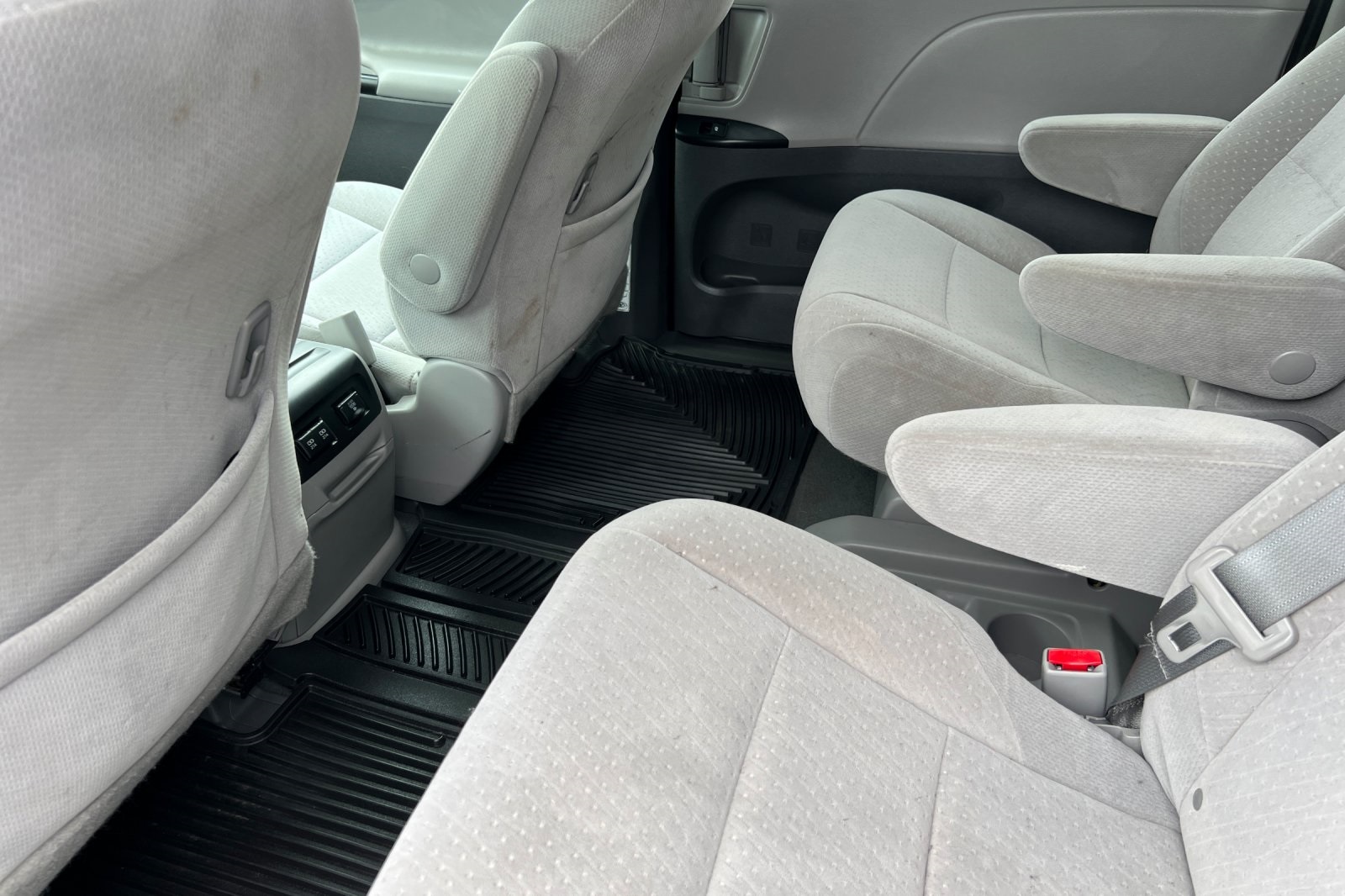Vehicle image 11 of 27