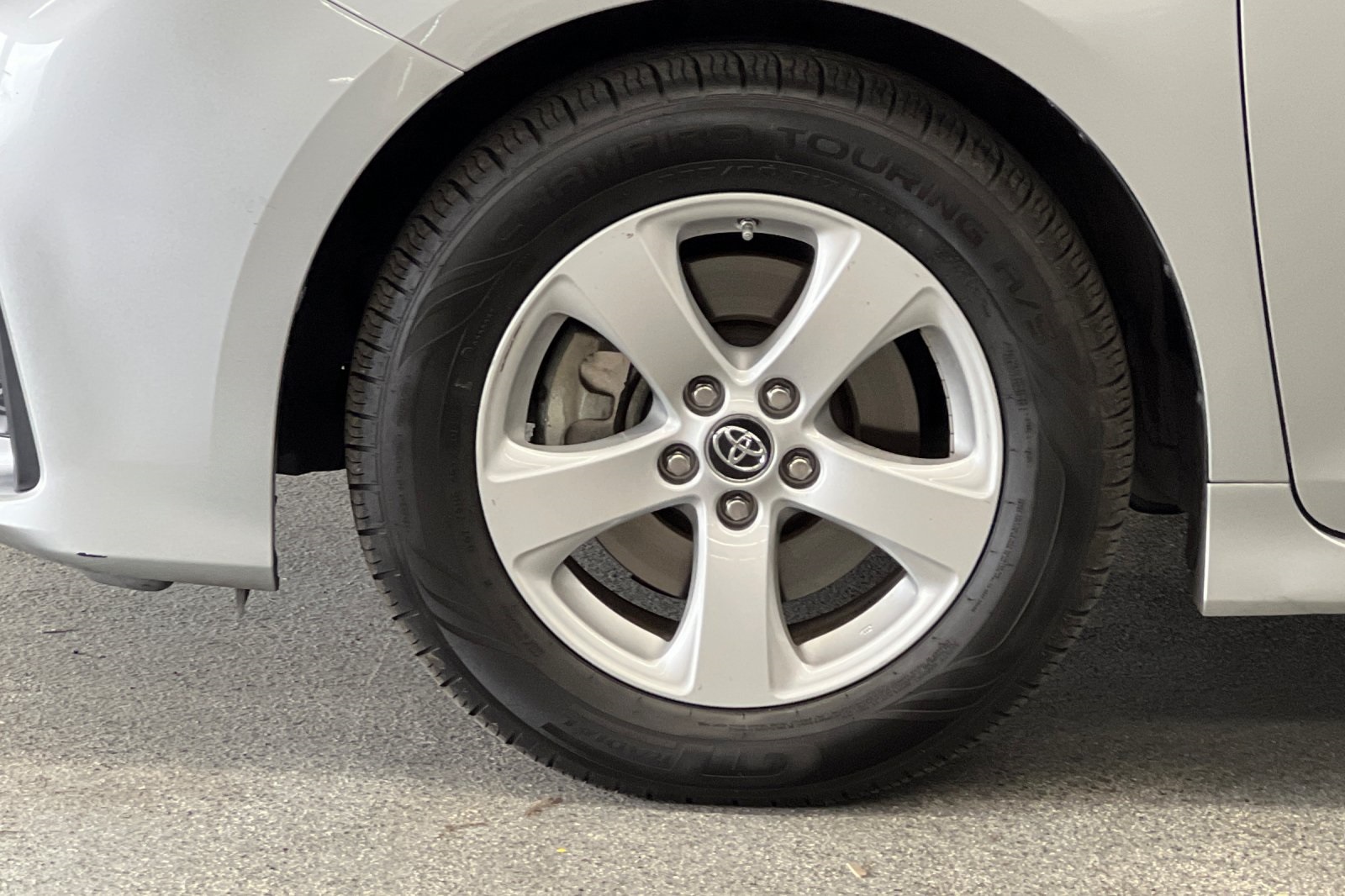 Vehicle image 24 of 27