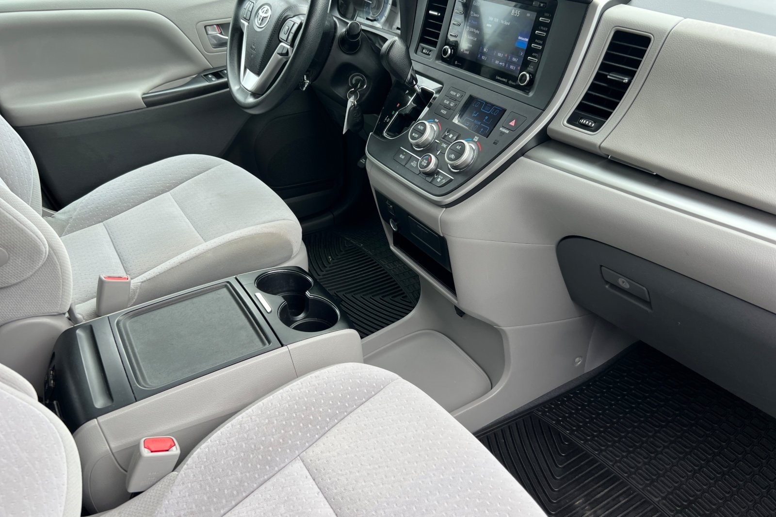 Vehicle image 16 of 27