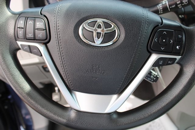Vehicle image 17 of 27