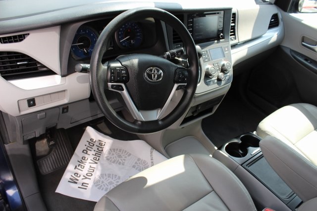 Vehicle image 16 of 27