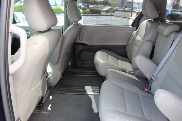 Vehicle image 14 of 27