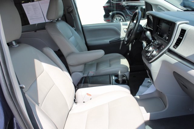 Vehicle image 15 of 27