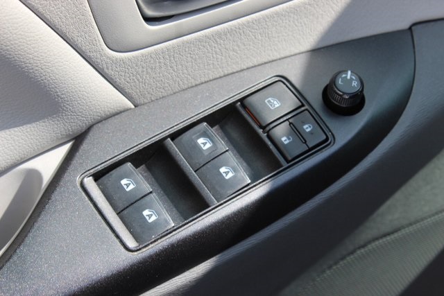 Vehicle image 23 of 27