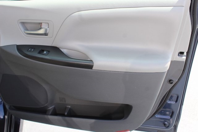 Vehicle image 22 of 27