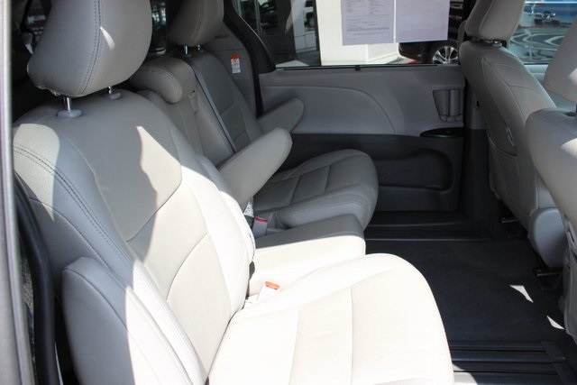 Vehicle image 13 of 27